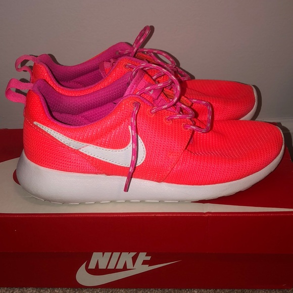 coral & pink nike roshe run sneakers - Picture 3 of 4